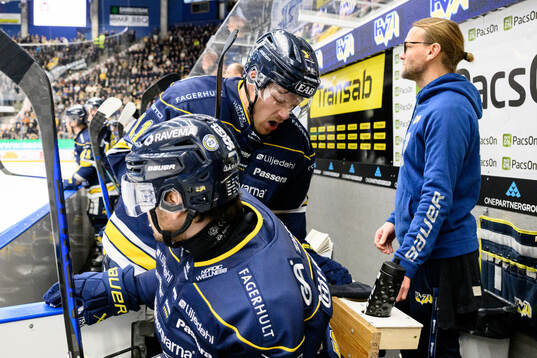 HV71s Simon Önerud har ont