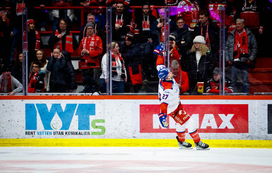 Oskarshamns Austin Wagner jublar vid 0-2