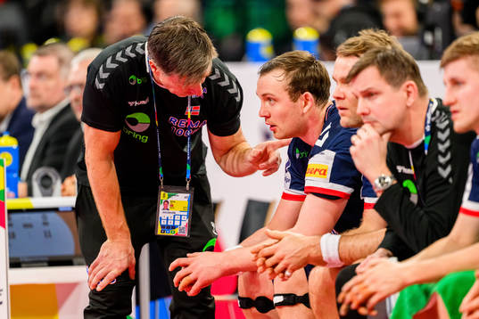 Head coach Jonas Liberg Wille and Sander Sagosen of Norway