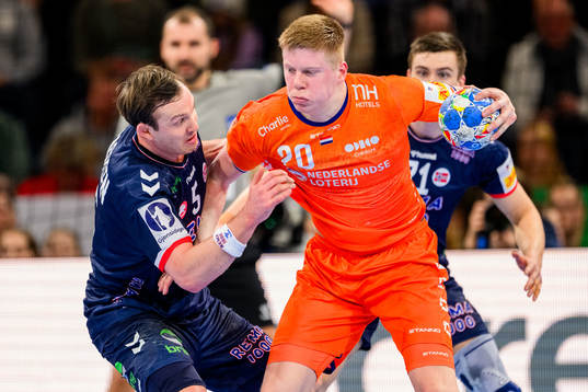 Sander Sagosen of Norway and Niels Gerardus Versteijnen of