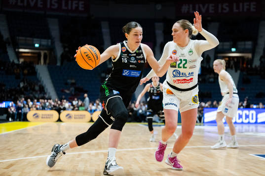 Luleås Fanny Wadling och Södertäljes Tegan Graham