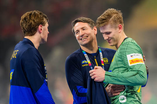 Head coach Glenn Solberg and goalkeeper Tobias Thulin of