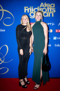 Rebecca Netzler och Vilma Bobeck på röda mattan