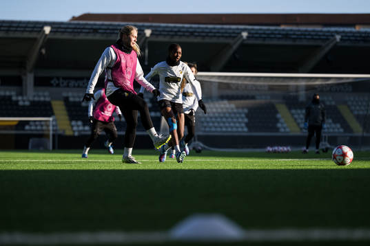 Alice Bergström and Aisha Masaka of Häcken