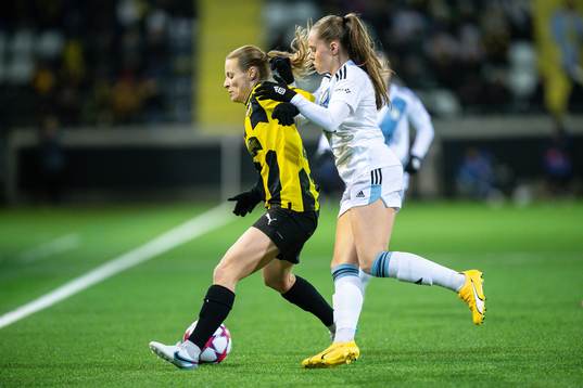 Anna Anvegård of Häcken and Lou Bogaert of Paris FC