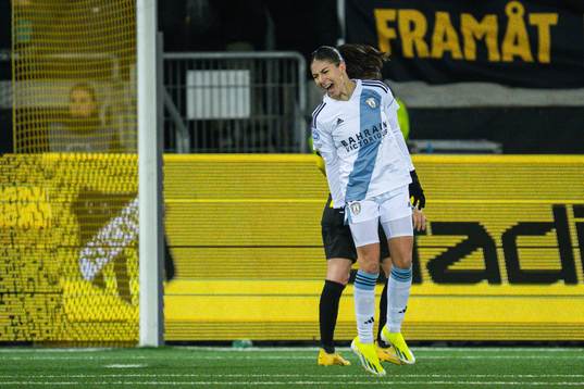 Clara Mateo of Paris FC reacts