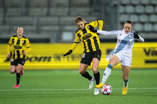 Anna Anvegård of Häcken and Lou Bogaert of Paris FC