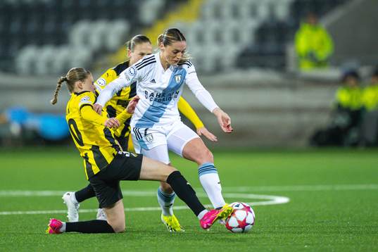 Katariina Kosola of Häcken and Louise Fleury of Paris FC