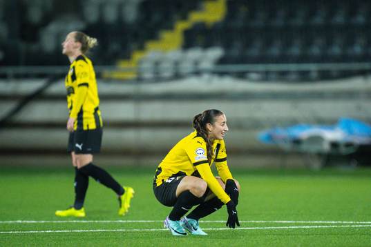 Rusul Rosa Kafaji of Häcken looks dejected