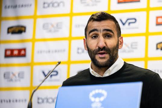 Head coach Mak Lind of Häcken at a press conference