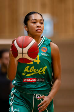 Alviks Oliana Squires