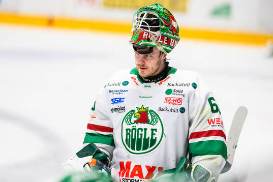 Rögles målvakt Christoffer Rifalk  deppar