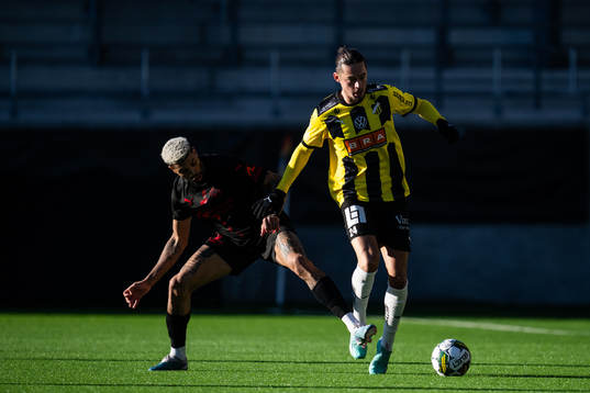 Midtjyllands Jose Carlos Juninho och Häckens Amor Layouni