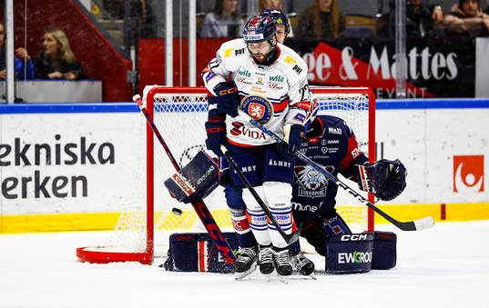Växjös Tobias Rieder vid skott i stolpen