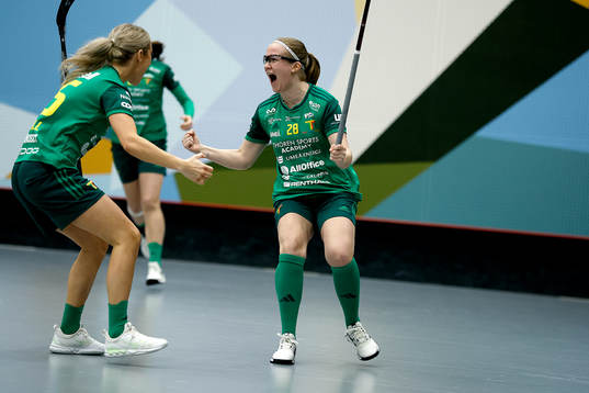 Thorengruppens Veera Kauppi gör 1-0 eftet bara 30 sekunder