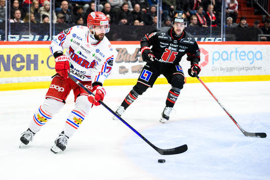 Timrås Robin Hanzl och Örebros Filip Berglund