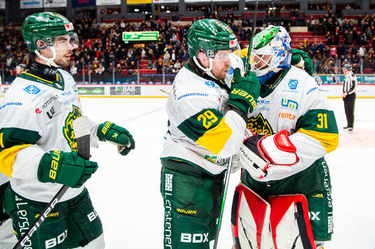 Björklövens Alexander Wiklund och målvakt Niklas