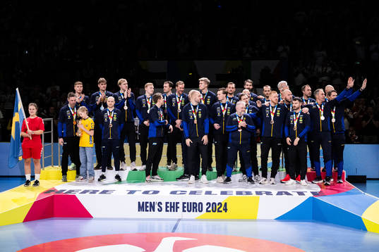 Players of Sweden with bronze medals