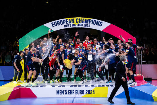 Players of France celebrate