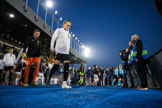 Goalkeeper Jennifer Falk and Filippa Curmark of Häcken