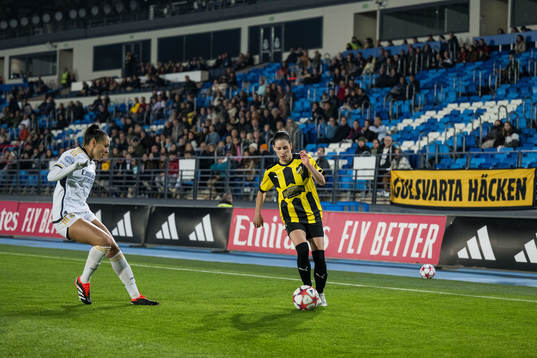 Kathellen of Real Madrid and Clarissa Larisey of Häcken