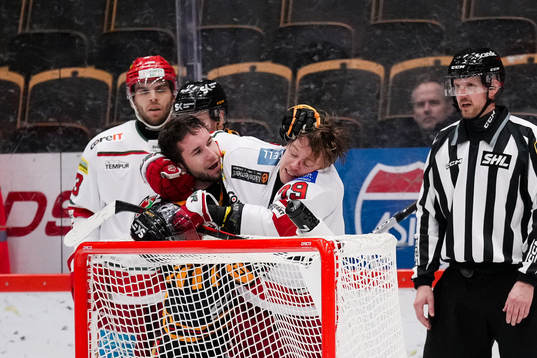 MoDos Mikkel Aagaard och Skellefteås Martins Dzierkals