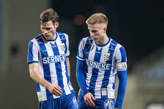 Emil Salomonsson and Oscar Wendt of IFK Göteborg looks