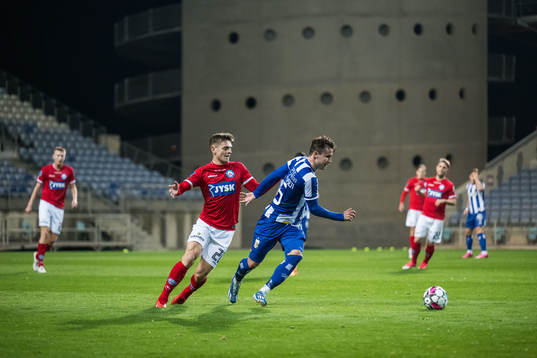 Mads Larsen of Silkeborg and Anders Trondsen of IFK