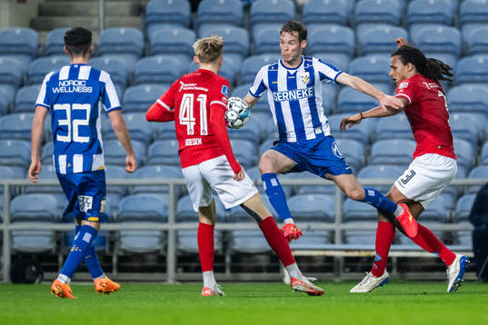 Emil Salomonsson of IFK Göteborg and Robin Østrøm of