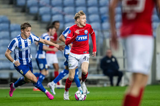 Linus Carlstrand of IFK Göteborg and Oskar Boesen of