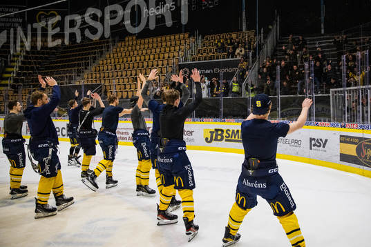 Södertäljes spelare jublar
