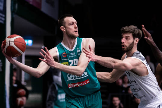 Södertäljes Nick Spires och Norrköpings Adam Ramstedt