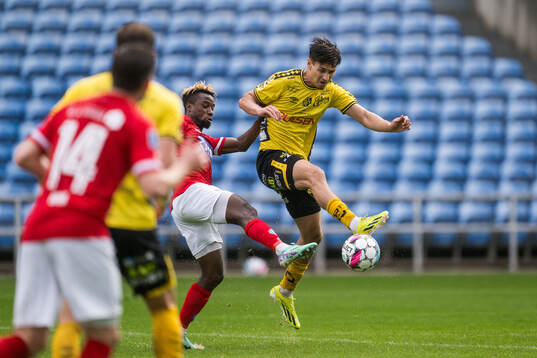 Lubambo Musonda of Silkeborg and Camil Jebara of Elfsborg