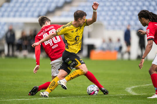 Alexander Busch of Silkeborg and Andri Fannar Baldursson of