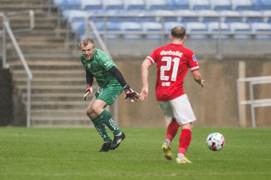 Goalkeeper Isak Pettersson of Elfsborg and Anders Klynge of