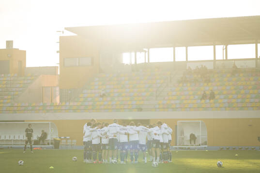 Players of IFK Göteborg gather
