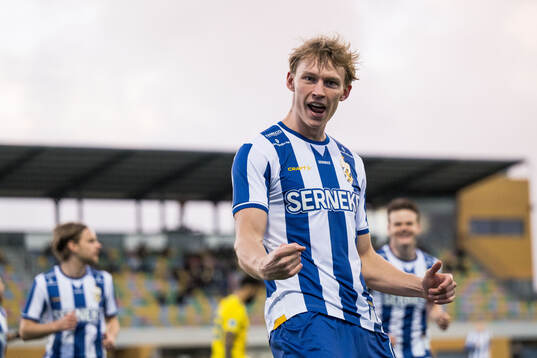 Laurs Skjellerup of IFK Göteborg celebrates