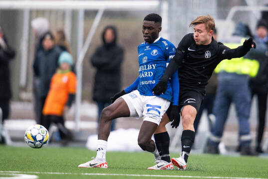 Landskronas Vincent Sundberg och Trelleborgs Emmanuel Godwin