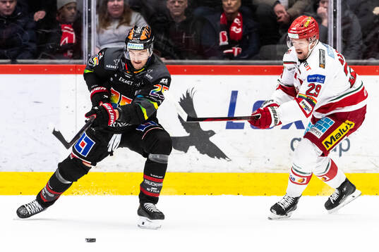 Örebros Philip Holm och MoDos Mikkel Aagaard