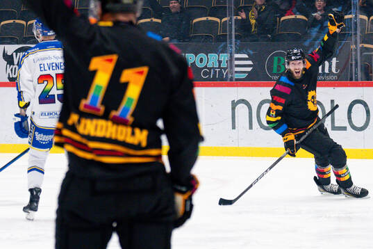 Skellefteås Max Lindholm och Petter Granberg jublar