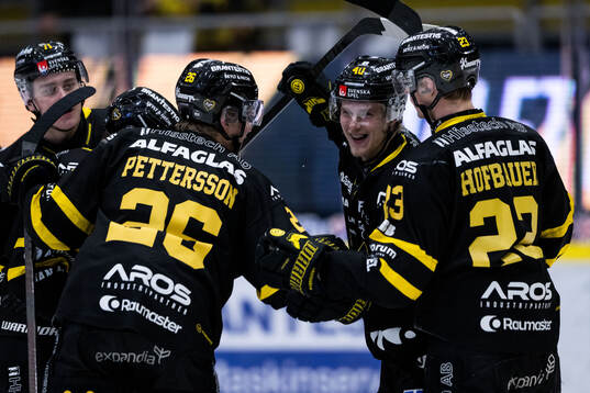Västerås Adam Hofbauer och Isak Skedung jublar