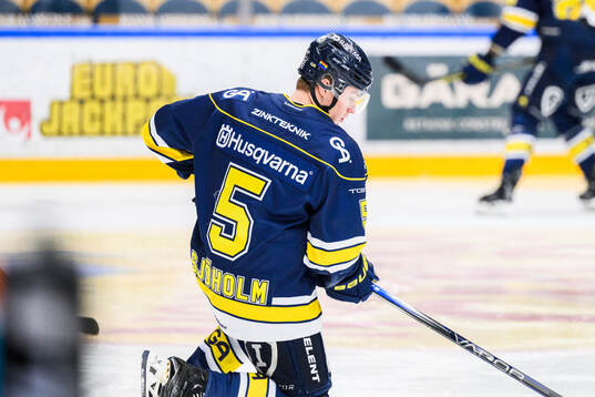 HV71s Victor Sjöholm innanishockeymatchen i SHL mellan