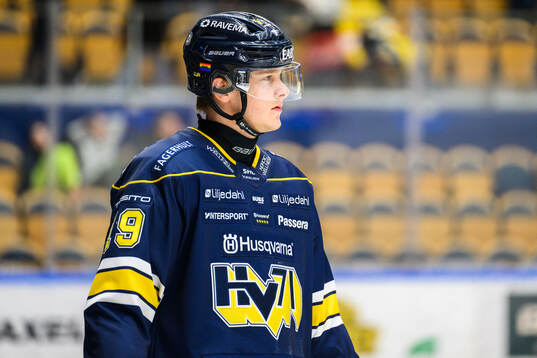 HV71s Henrik Borgström  innan ishockeymatchen i SHL mellan