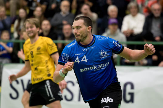 Amos Erik Östling jublar