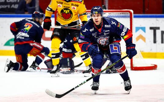 Linköpings Patrick Russell täcker skott