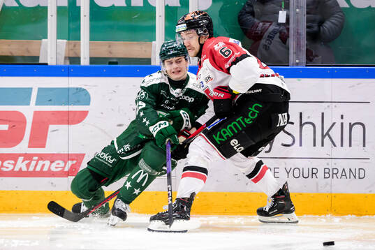 Färjestads Lucas Forsell och Örebros Filip Berglund