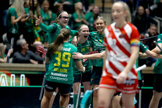 Thorengruppens Oona Kauppi jublar