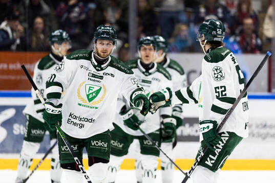 Färjestads Marcus Westfält och August Tornberg jublar