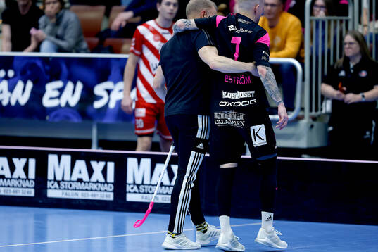 Faluns Rasmus Enström skadar sig