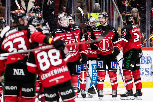 Örebros spelare jublar